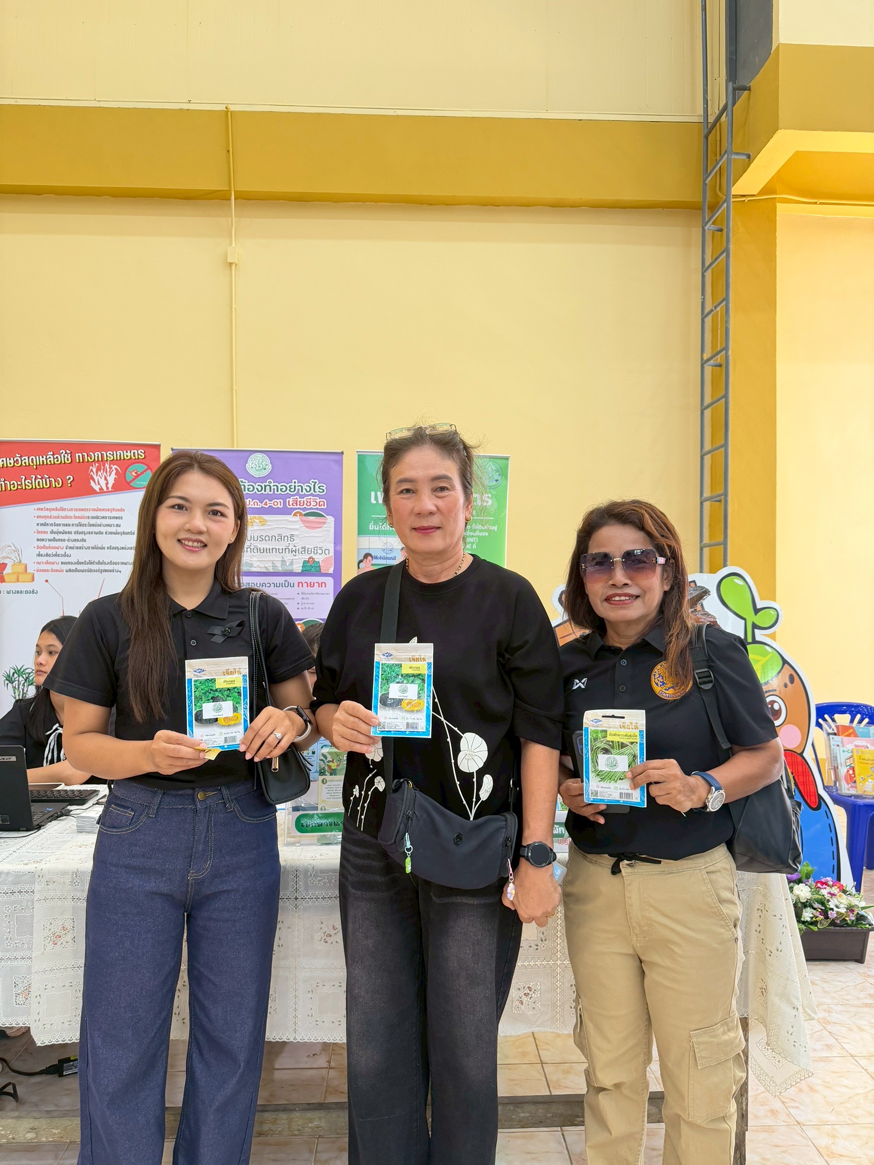 title -  ส.ป.ก.จันทบุรี เข้าร่วมจัดงานโครงการคลินิกเกษตรเคลื่อนที่ในพระราชานุเคราะห์ สมเด็จพระบรมโอรสาธิราช ฯ สยามมกุฎราชกุมาร ประจำปีงบประมาณ พ.ศ. 2569